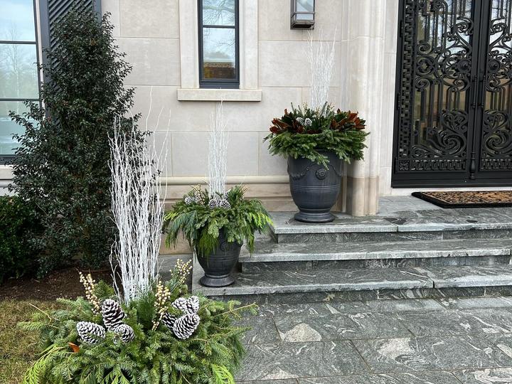 Seasonal entrance plantings